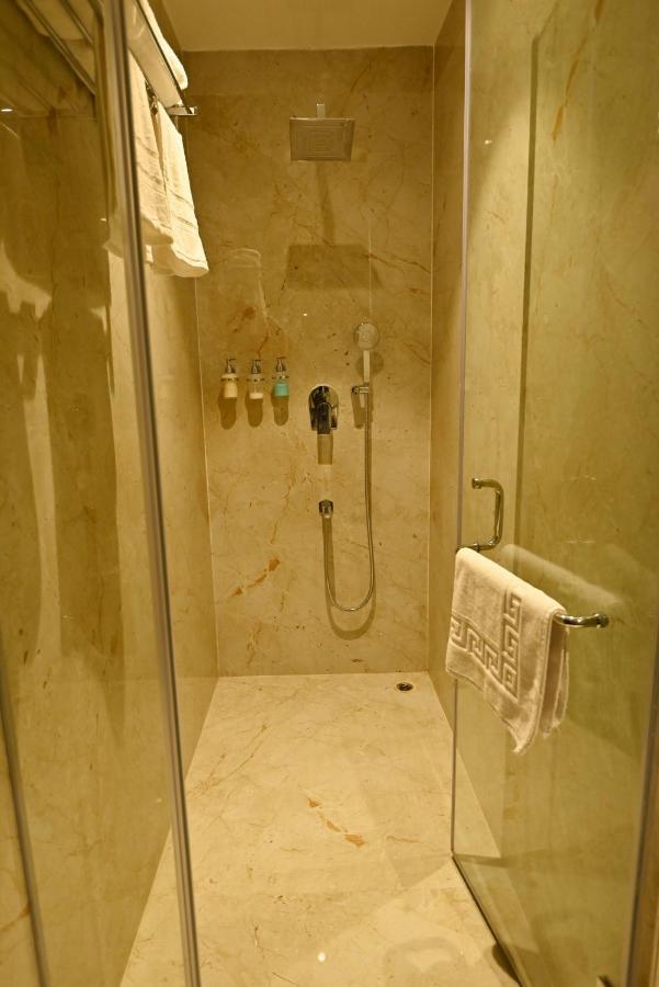 דיברוגר The Convoy Hotel מראה חיצוני תמונה
